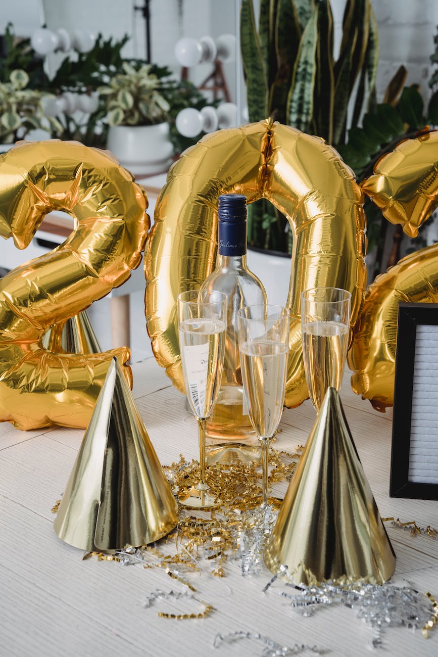 golden balloons and champagne on festive table